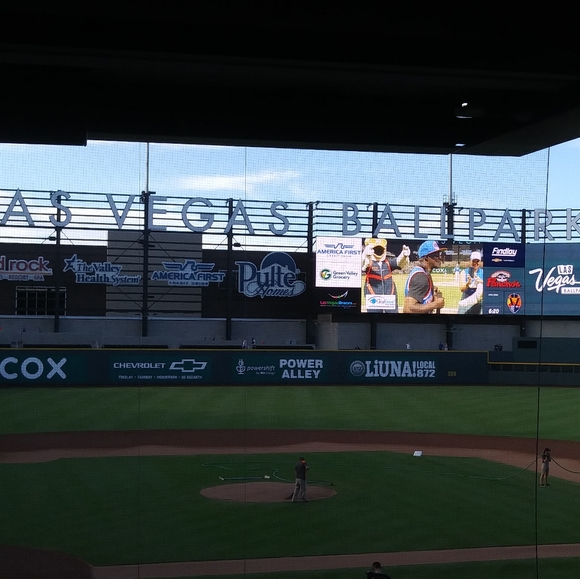 Meet your Posher - Picture 4 of 16